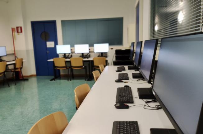 Collegamento a Chiusura aule informatiche 